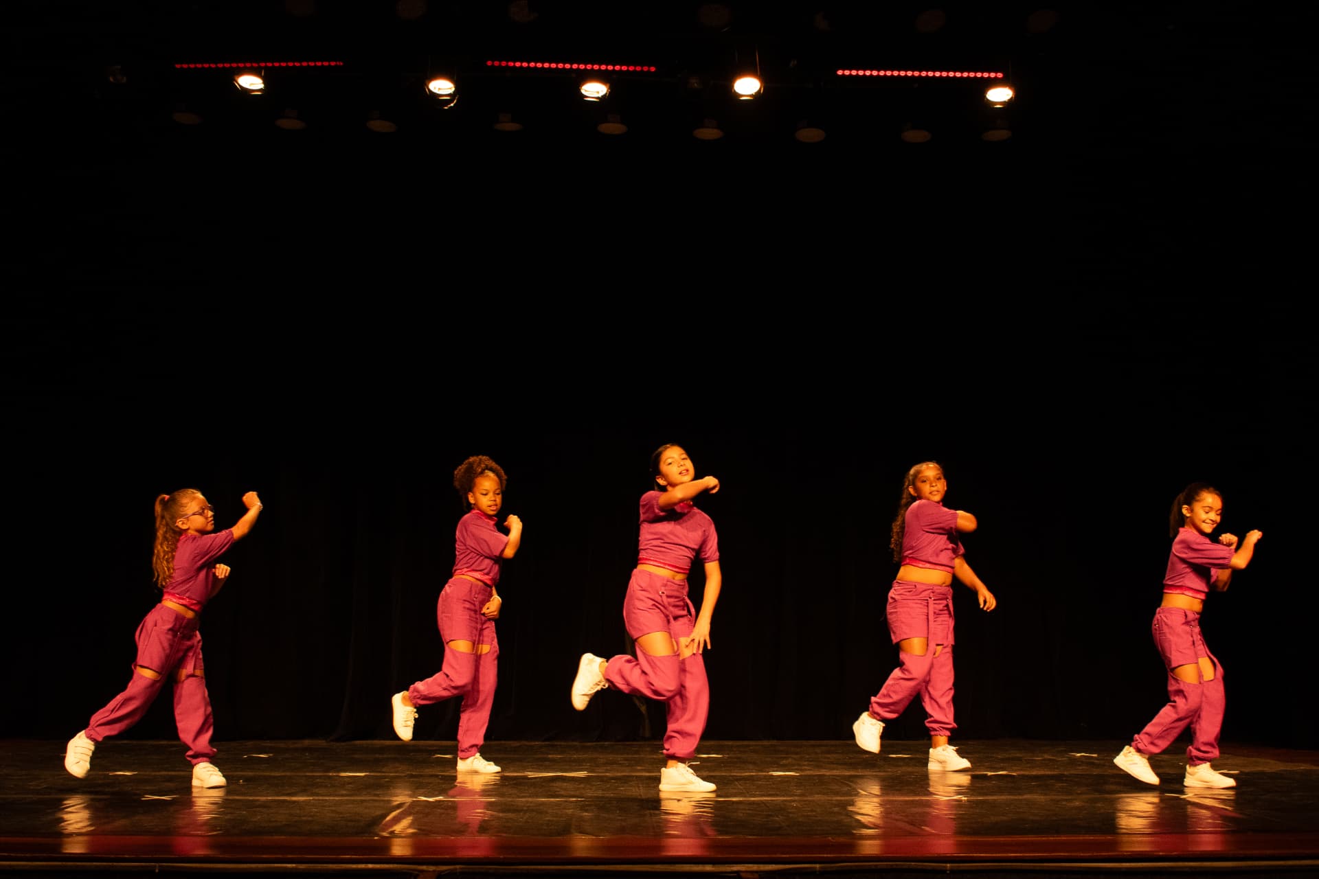 Grupo em apresentação de dança