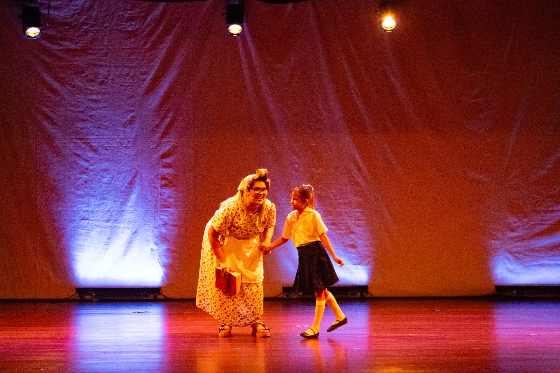 Cena de apresentação no palco